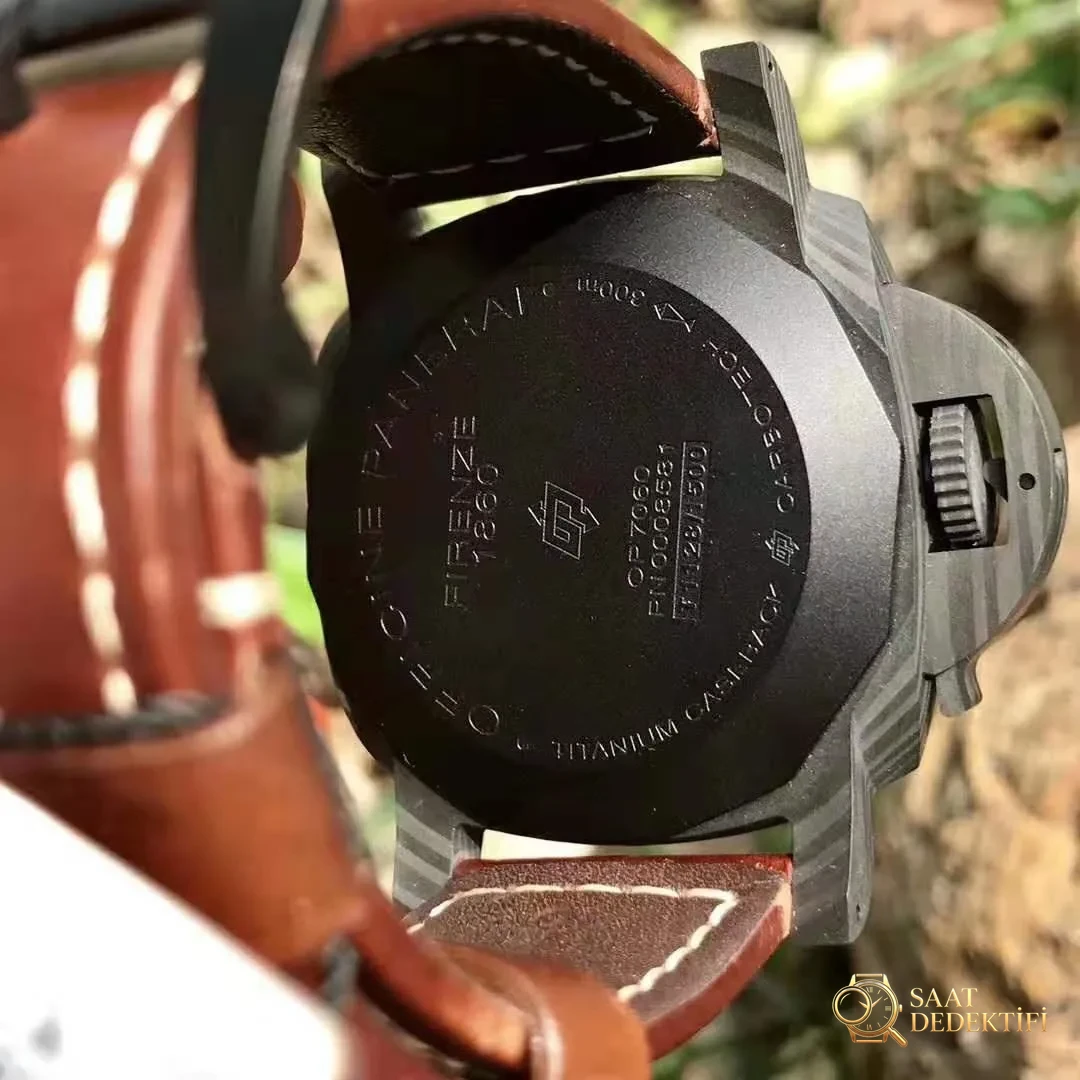 VS Factory Replika Panerai PAM 661 Luminor Carbotech Super Clone P.9010 Mekanizmalı Saat - Arka Kapak ve Mekanizma Detayı