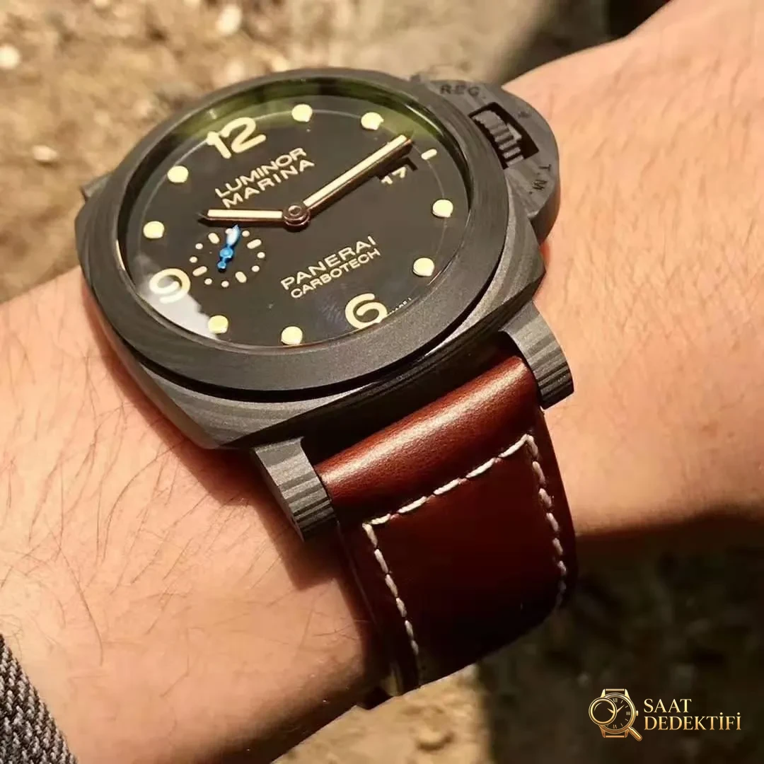 VS Factory Replika Panerai PAM 661 Luminor Carbotech Super Clone P.9010 Mekanizmalı Saat - Bilezik, Toka ve Klips Mekanizması