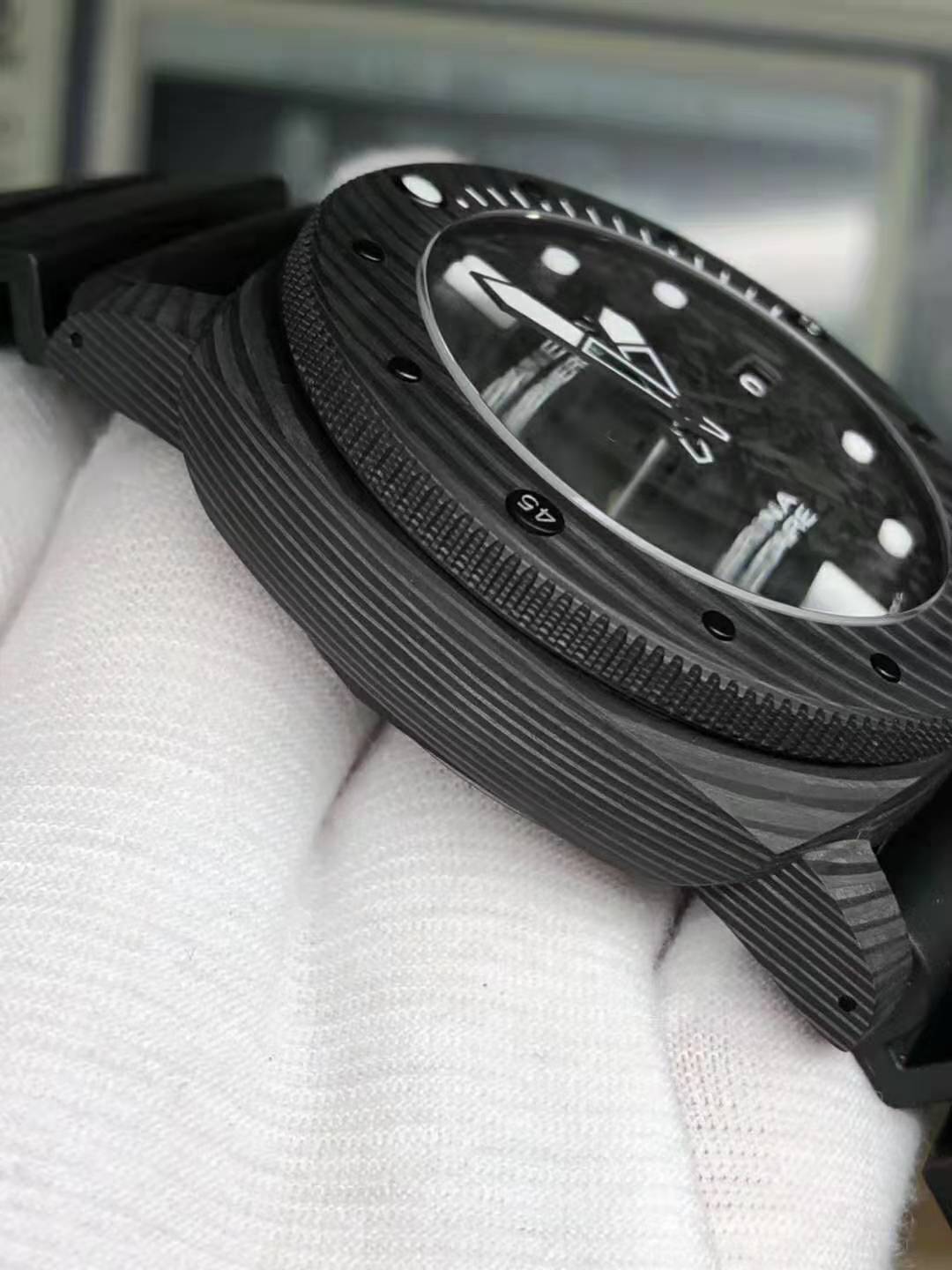 Panerai PAM 979 CarboTech Kasa