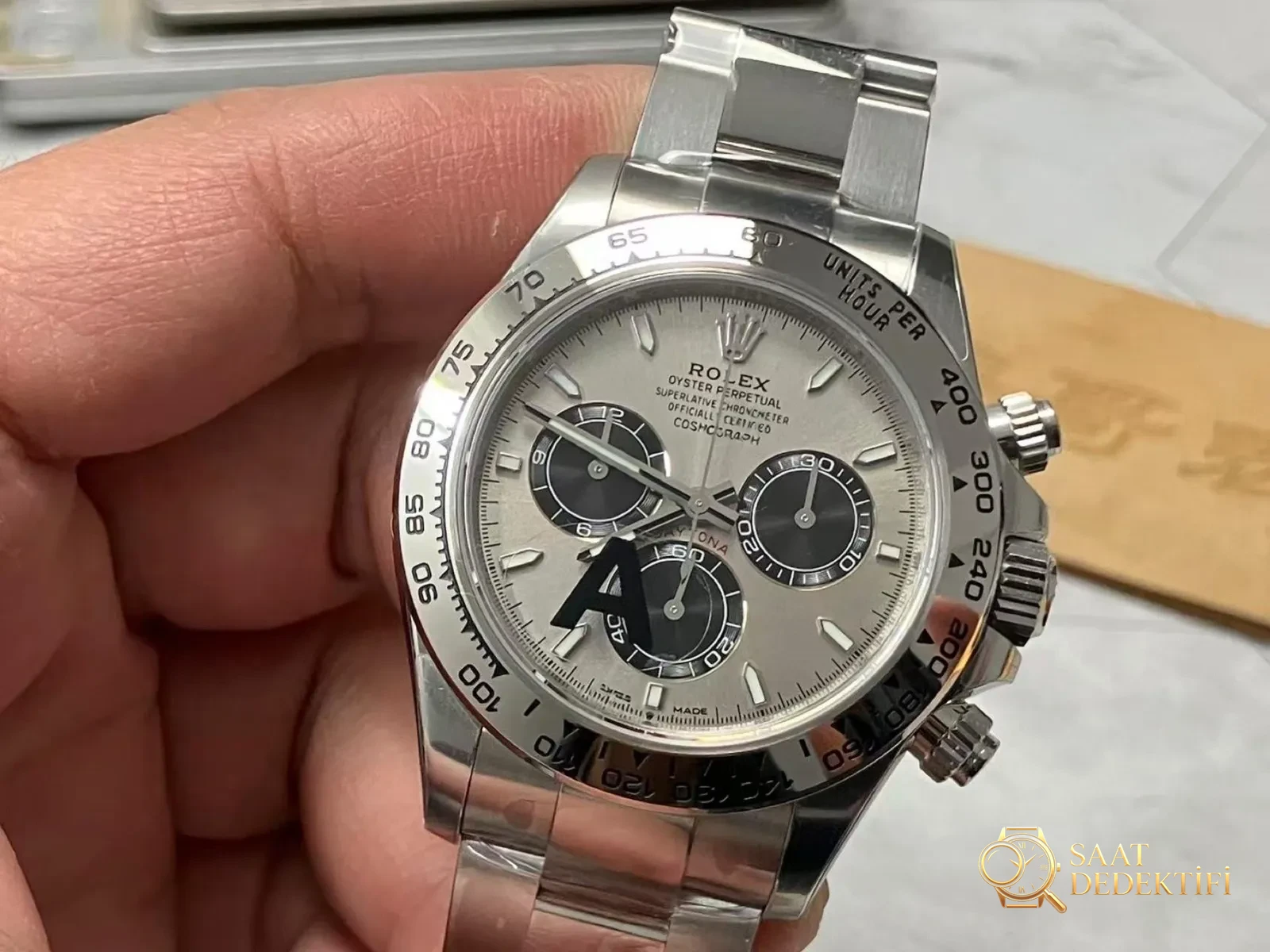 VS Factory Rolex beyaz altın Daytona v3 sürümü, Dandong 4131 mekanizması ve 184 g ağırlığıyla Clean ürününü geçebilir mi? - Kasa Profili ve Kurma Kolu İncelemesi