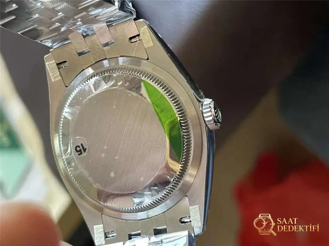 VS Factory Rolex Datejust 36 fildişi beyaz Roma rakamlı işçiliği nasıl? Bir bakışta sahte belli olur mu? - Genel Açı ve Estetik Duruş