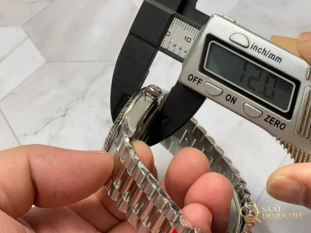 VS Factory Rolex Day-Date DD, içindeki Dandong 3255 mekanizmasına rağmen neden ağırlıklandırılmamış? - Cam Yansıma Önleyici (AR) Kaplama