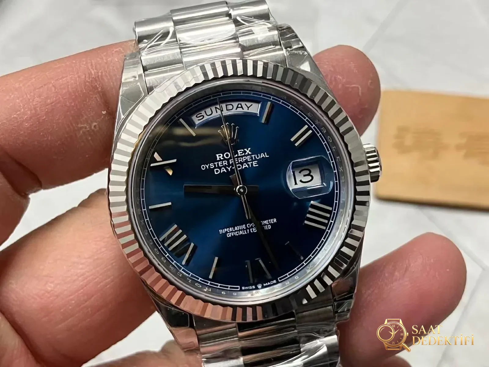 VS Factory Rolex Day-Date V2 ağırlıklı versiyon 182 gram, Dandong 3255 mekanizmasıyla diğer fabrikaları alt ediyor mu? - Kasa Profili ve Kurma Kolu İncelemesi