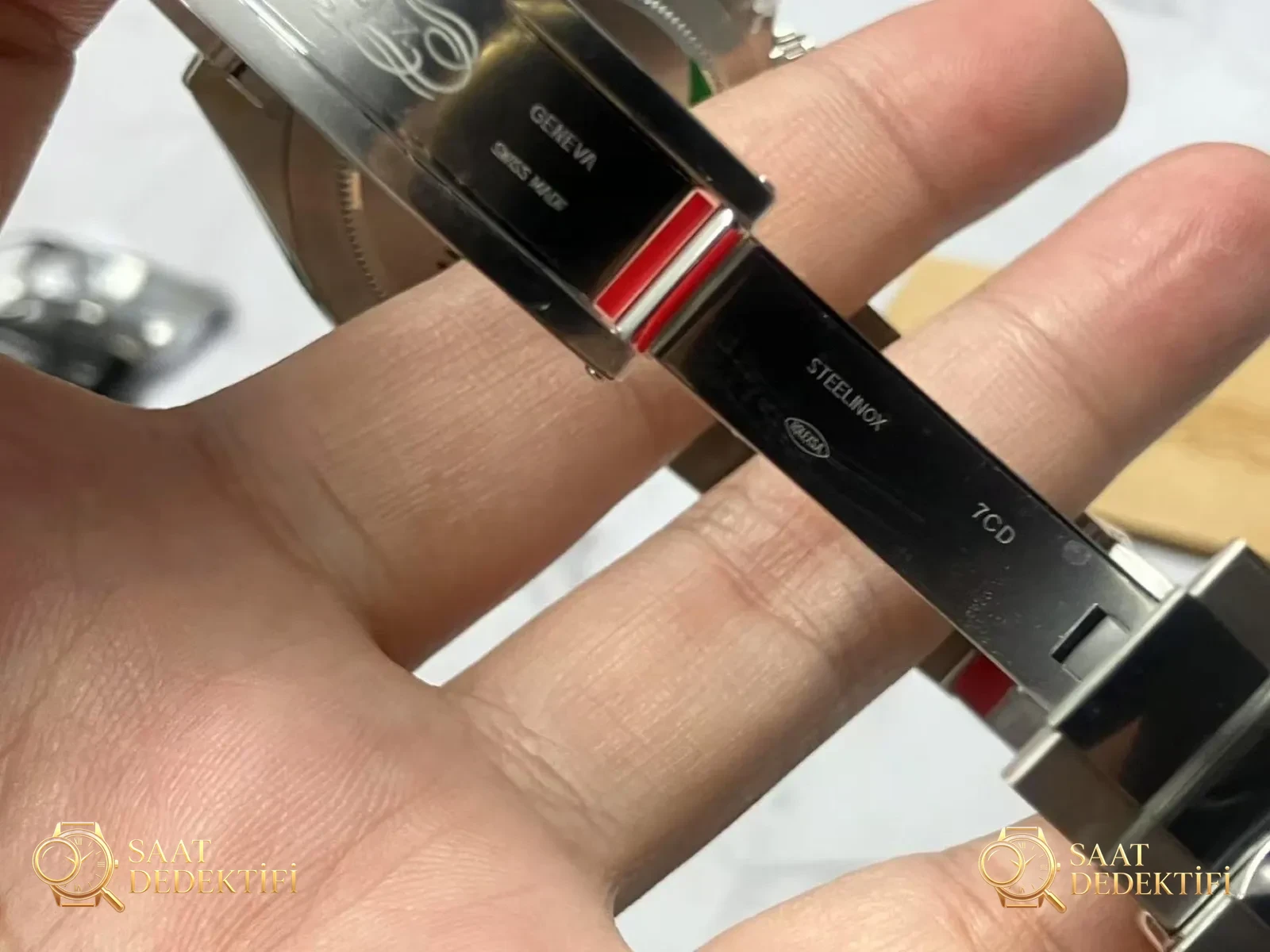 VS Factory Rolex Daytona alınır mı? Dandong 4130 mekanizması gerçekten güvenilir mi? - Yan Profil ve Kordon Bağlantısı
