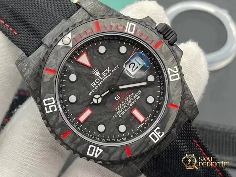 VS Factory Rolex DIW Karbon Fiber Kırmızı Model Replika Kol Saati - VS Saat - Arka Kapak ve Mekanizma Detayı