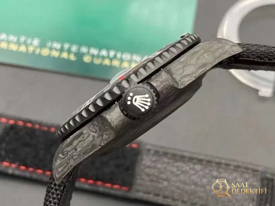 VS Factory Rolex DIW Karbon Fiber Kırmızı Model Replika Kol Saati - VS Saat - Bilezik, Toka ve Klips Mekanizması