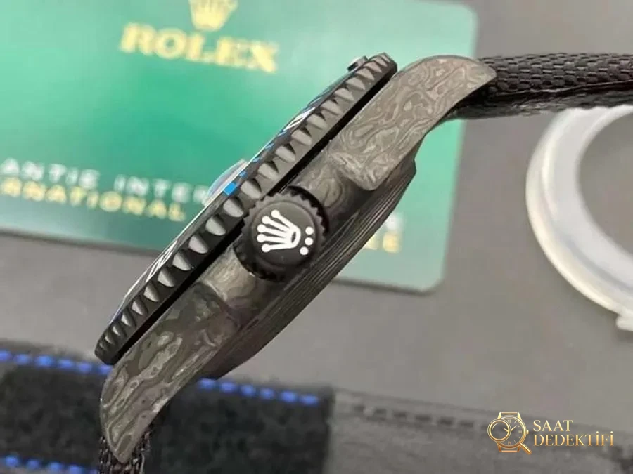 VS Factory Rolex DIW Karbon Fiber Mavi Model Replika Kol Saati - VS Saat - Arka Kapak ve Mekanizma Detayı