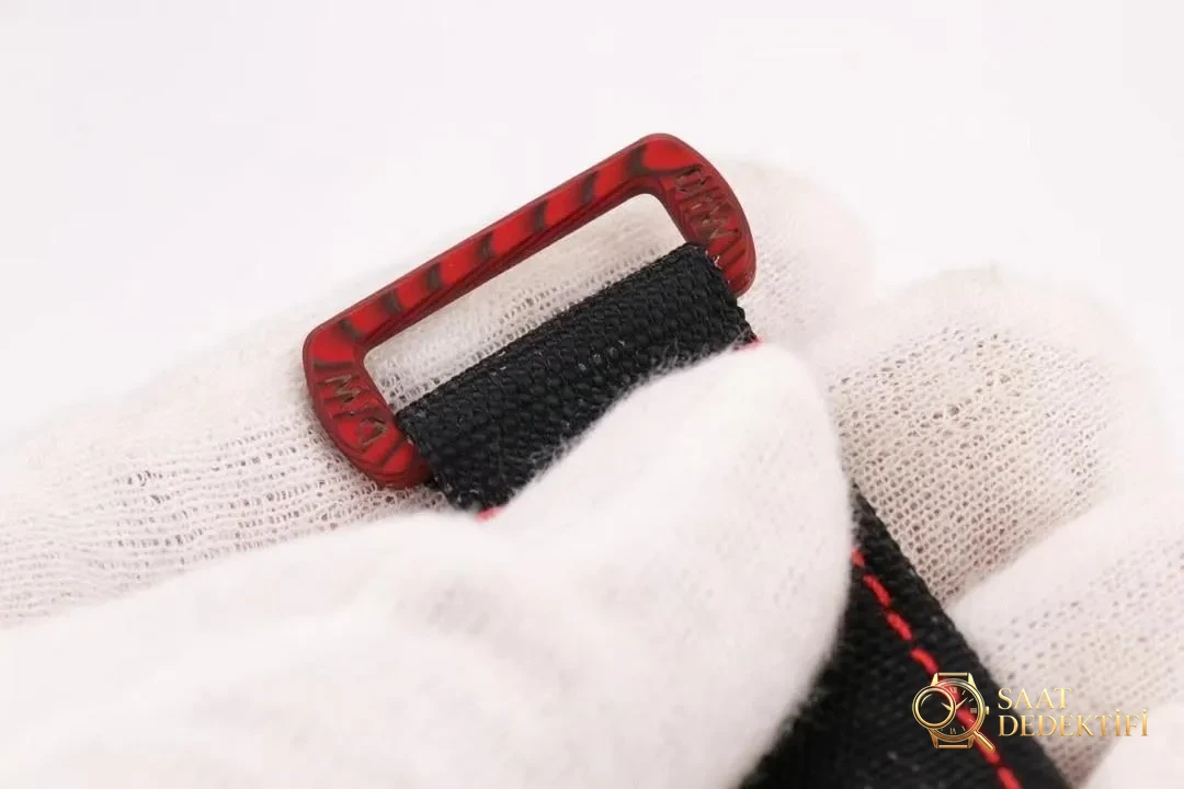 VS Factory Rolex DIW karbon fiber Red Devil su geçirmez modelinin kalitesi nasıl? - Fosfor ve Super-LumiNova Gece Görünümü