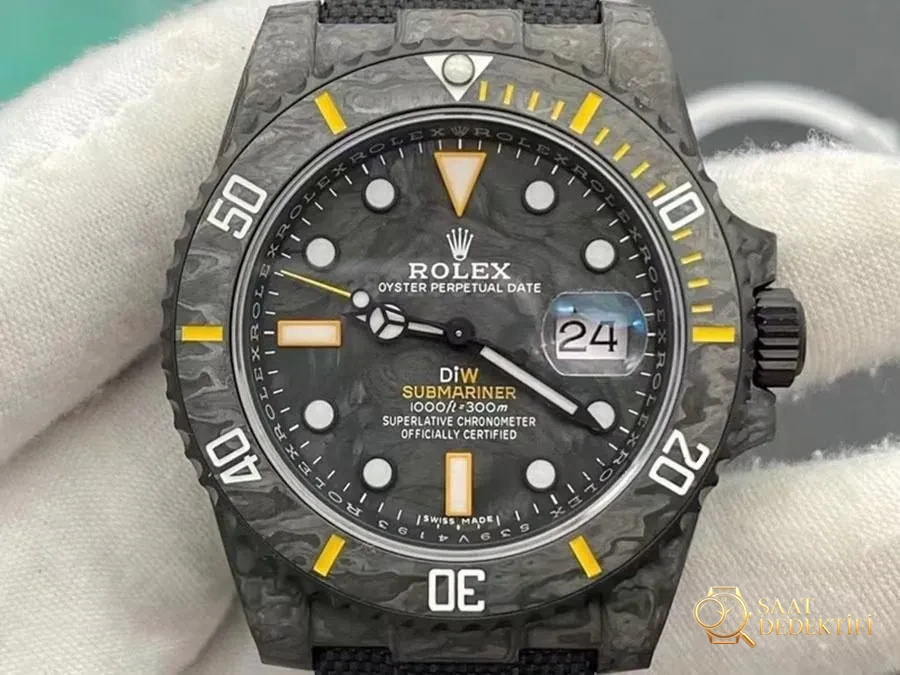 VS Factory Rolex DIW Karbon Fiber Sarı Model Replika Kol Saati - VS Saat - Arka Kapak ve Mekanizma Detayı