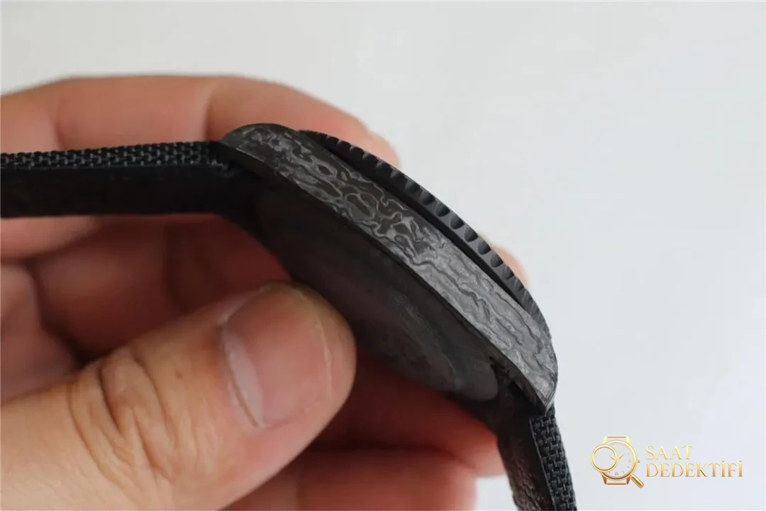 VS Factory Rolex DiW Karbon Fiber Submariner Almaya Değer mi? - Fosfor ve Super-LumiNova Gece Görünümü