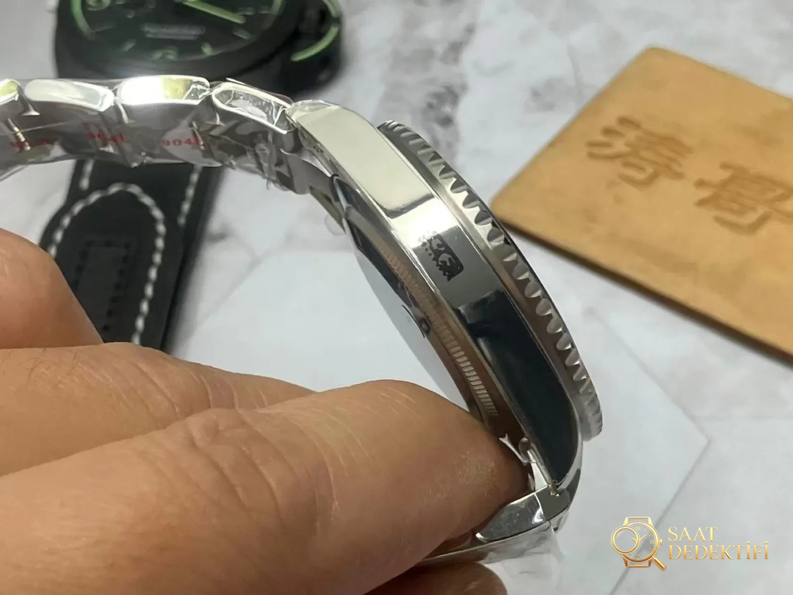 VS Factory Rolex GMT V3 Coke bezel 126710, Dandong 3285 mekanizmayla nasıl olmuş? Almaya değer mi? - Yan Profil ve Kordon Bağlantısı