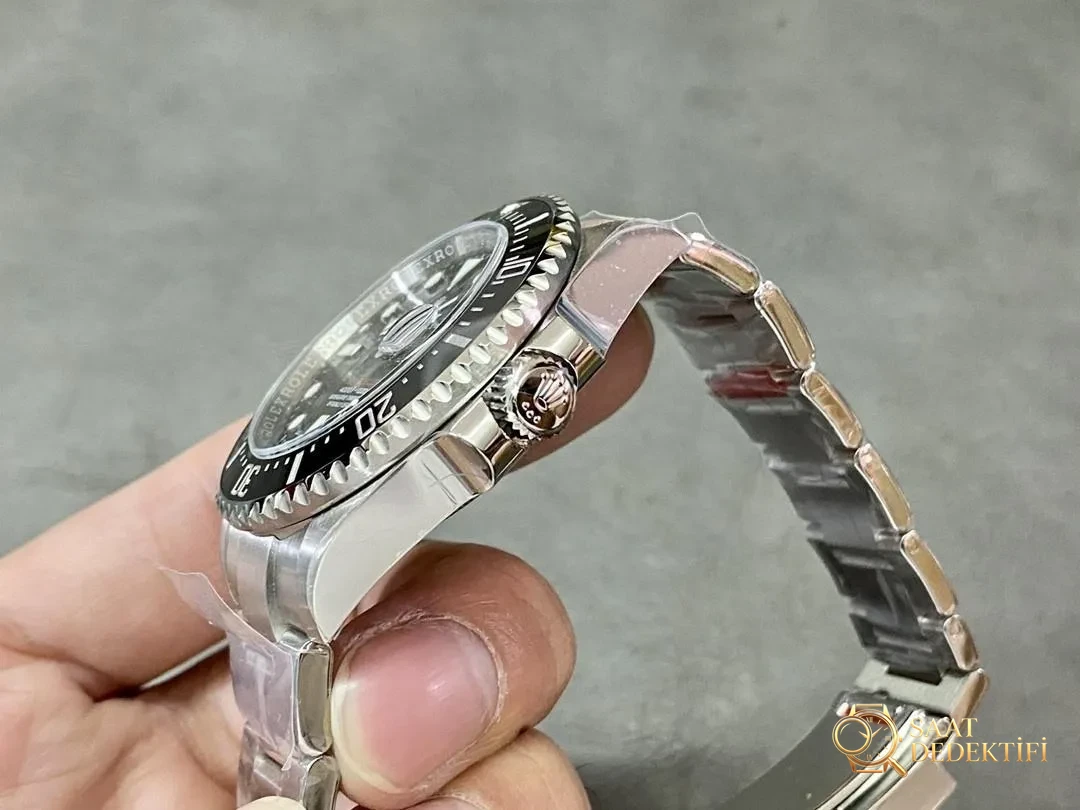 VS Factory Rolex tek kırmızı yazılı Sea-Dweller M126600 Dandong 3235 mekanizmasının kararlılığı nasıl? - Arka Kapak ve Mekanizma Detayı