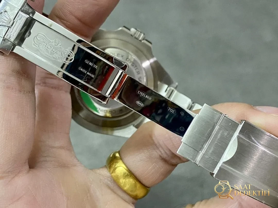 VS Factory Rolex tek kırmızı yazılı Sea-Dweller M126600 Dandong 3235 mekanizmasının kararlılığı nasıl? - Bilekte Duruş ve Kasa Orantısı