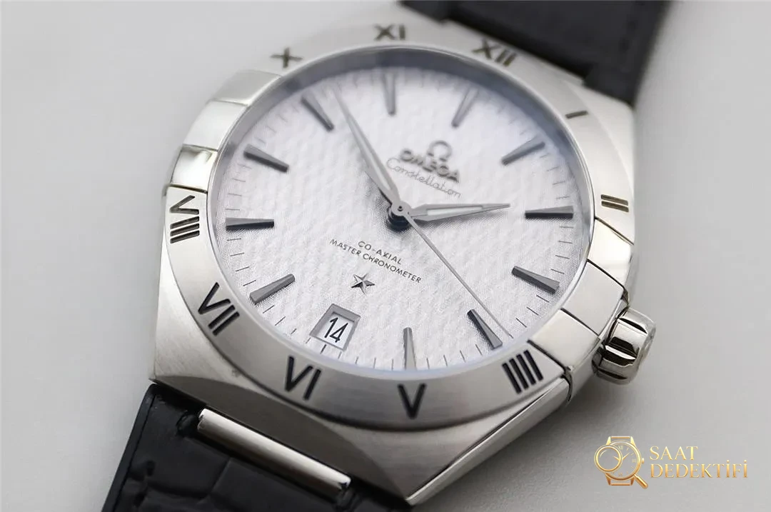 Bref examen du mouvement à cadran argenté en soie VS Factory SBF Omega Constellation 8900 - Profil du boîtier et examen de la couronne