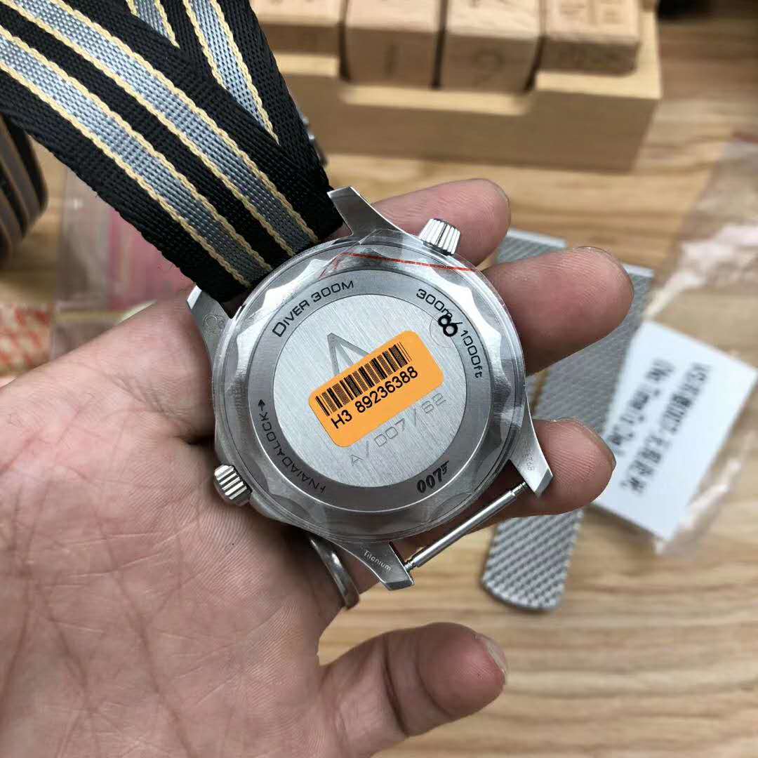 Omega No Time To Die Kasa Arkası