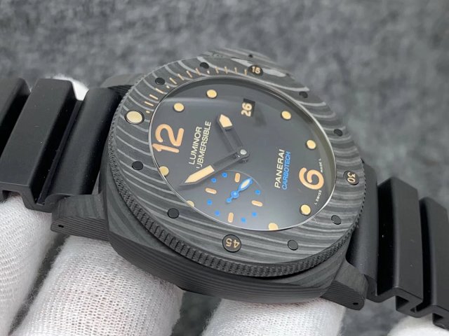 Replika Panerai Luminor Submersible CarboTech PAM 616