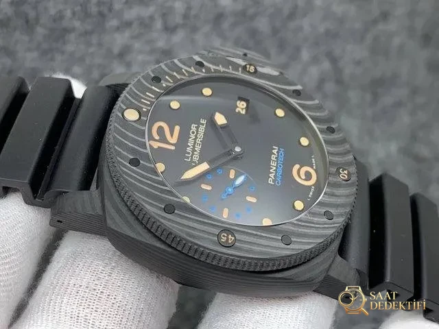 Replika Panerai Luminor Submersible CarboTech PAM 616