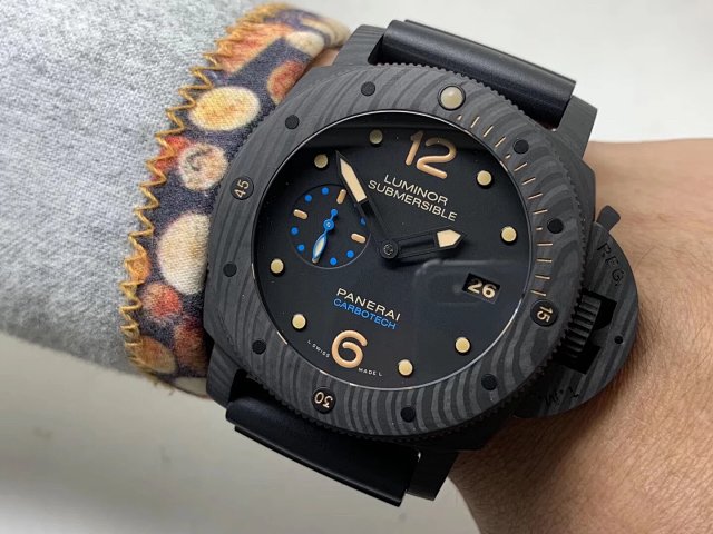 VS Factory V2 Edition Replika Panerai PAM 616 Luminor Submersible Forged Carbon Saat, Super Clone P.9000 Mekanizmalı — 17. fotoğraf