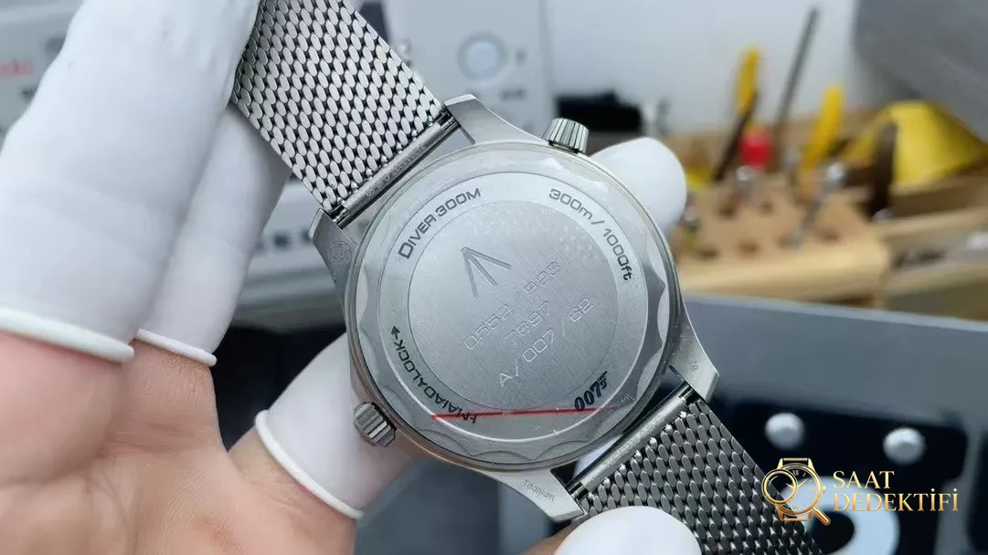 Omega Seamaster No Time to Die Kasa Arkası