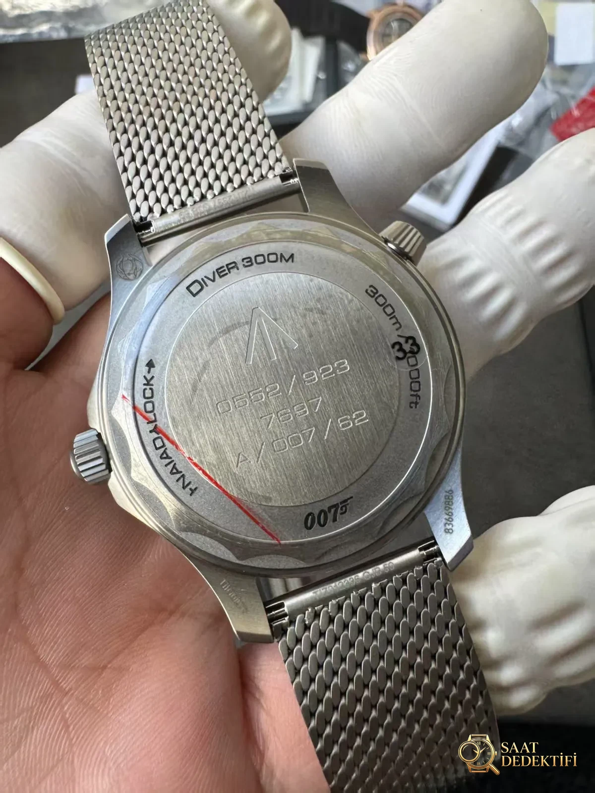 Omega No Time to Die Kasa Arkası
