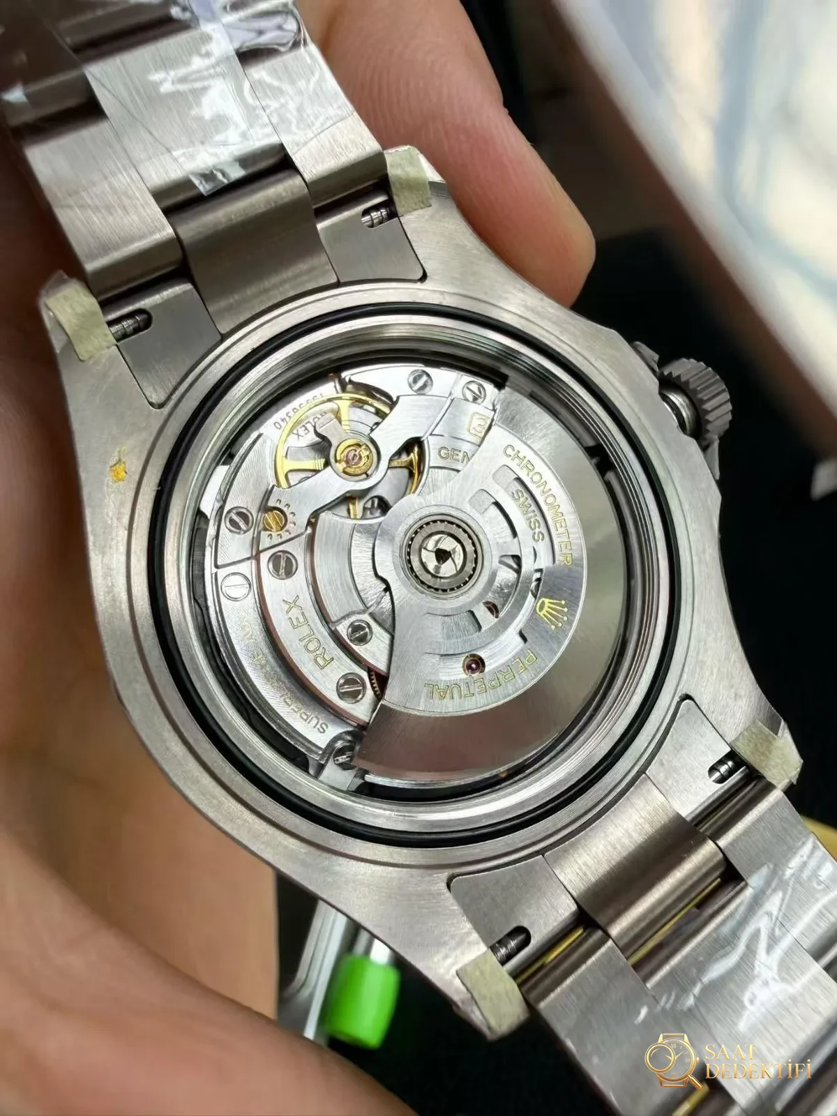 VS Factory YachtMaster Titanium 226627 Free Sprung - Fosfor ve Super-LumiNova Gece Görünümü