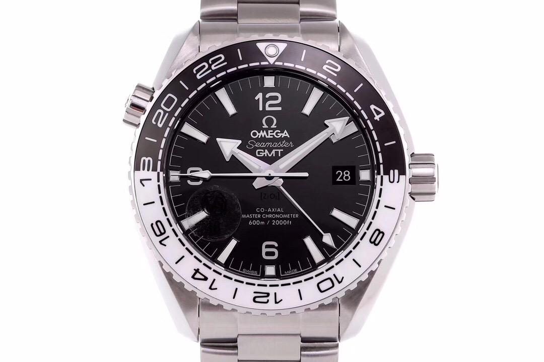 VS Factory yeni Omega Seamaster 600 GMT tai chi bezel siyah-beyaz bezel 43.5 mm 8906 mekanizma replika saat incelemesi — 4. fotoğraf