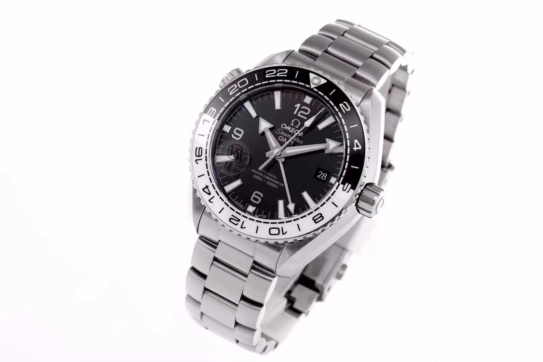 VS Factory yeni Omega Seamaster 600 GMT tai chi bezel siyah-beyaz bezel 43.5 mm 8906 mekanizma replika saat incelemesi — 5. fotoğraf