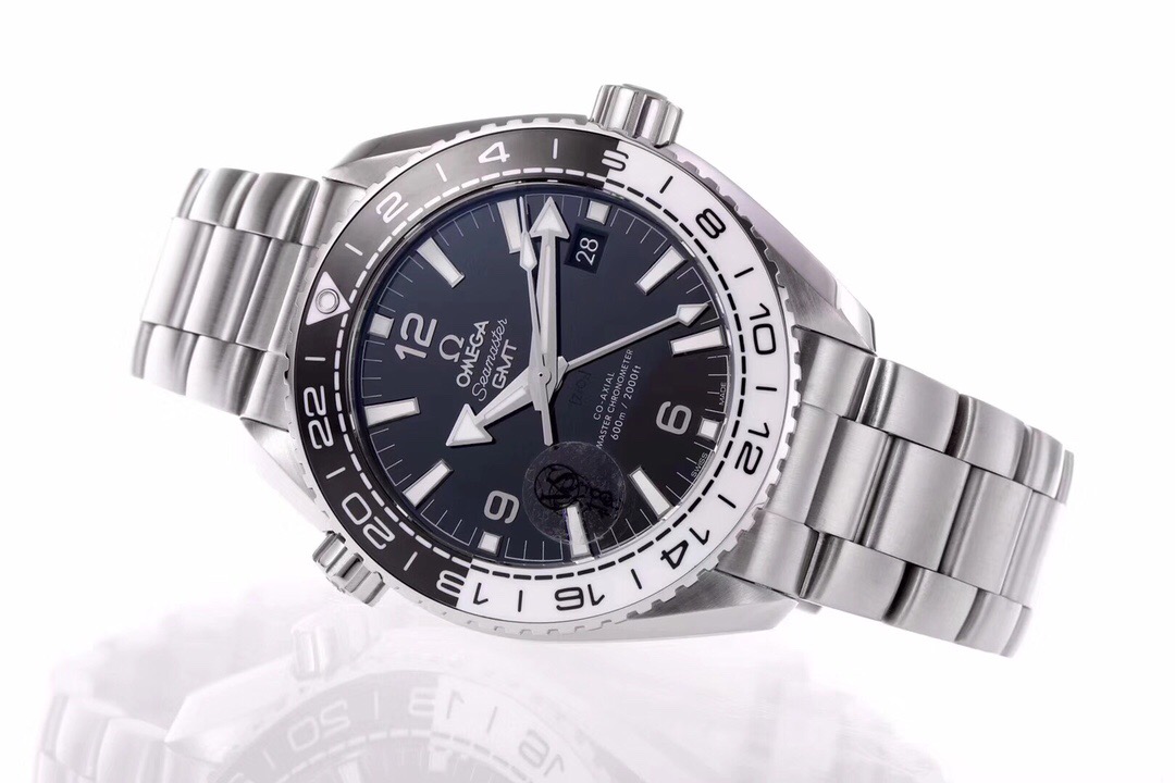 VS Factory yeni Omega Seamaster 600 GMT tai chi bezel siyah-beyaz bezel 43.5 mm 8906 mekanizma replika saat incelemesi — 6. fotoğraf