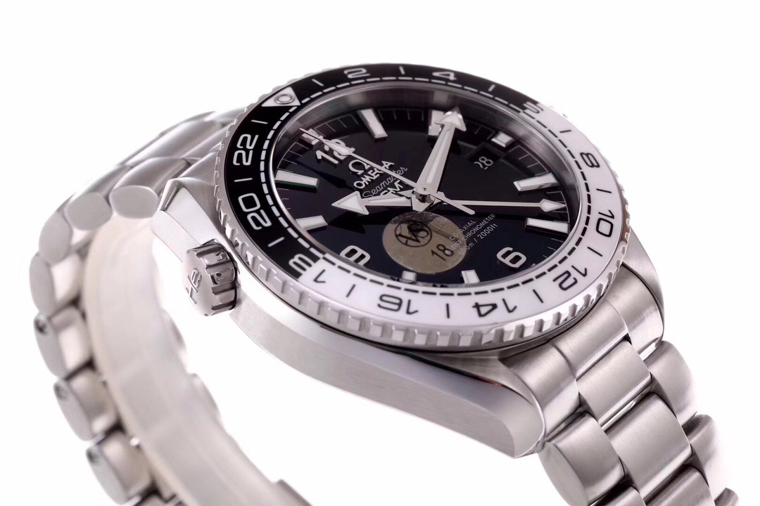 VS Factory yeni Omega Seamaster 600 GMT tai chi bezel siyah-beyaz bezel 43.5 mm 8906 mekanizma replika saat incelemesi — 8. fotoğraf