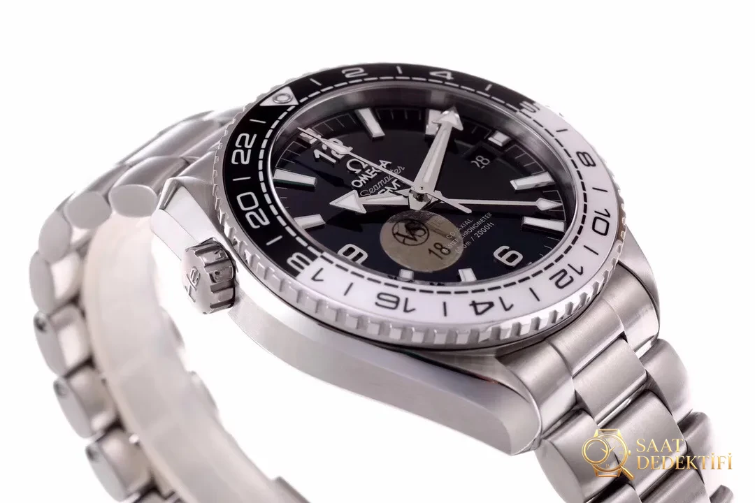 VS Factory yeni Omega Seamaster 600 GMT tai chi bezel siyah-beyaz bezel 43.5 mm 8906 mekanizma replika saat incelemesi - Bilekte Duruş ve Kasa Orantısı