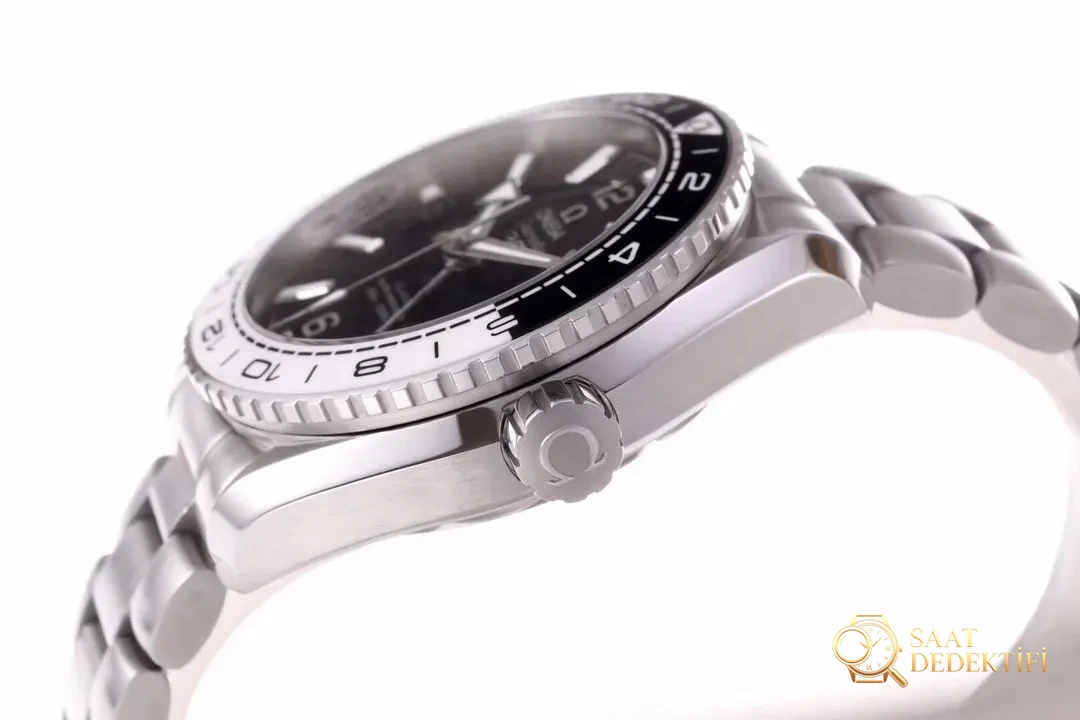 VS Factory yeni Omega Seamaster 600 GMT tai chi bezel siyah-beyaz bezel 43.5 mm 8906 mekanizma replika saat incelemesi - Fosfor ve Super-LumiNova Gece Görünümü
