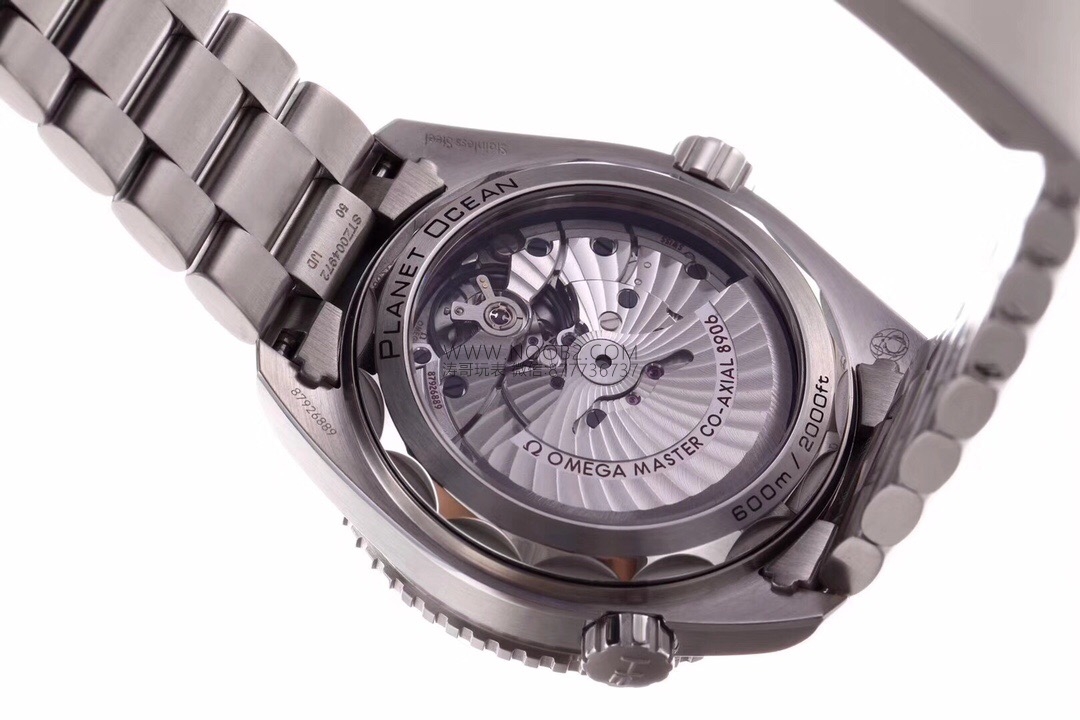 VS Factory yeni Omega Seamaster 600 GMT tai chi bezel siyah-beyaz bezel 43.5 mm 8906 mekanizma replika saat incelemesi — 10. fotoğraf