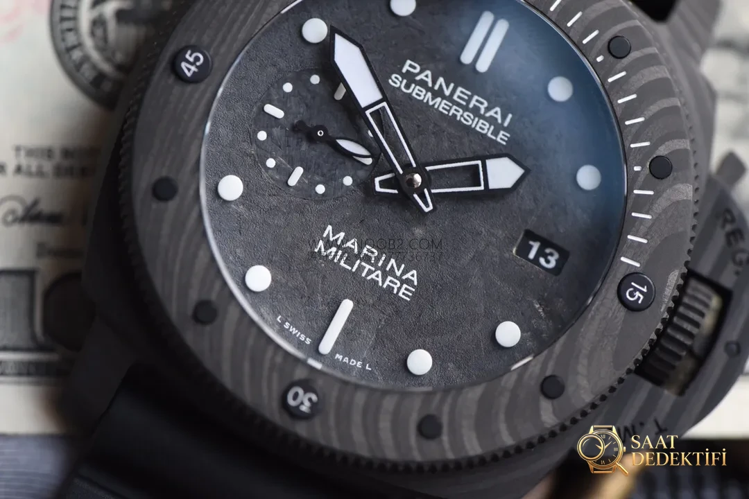 VS Factory yeni Panerai Submersible serisi PAM979 karbon fiber replika saat incelemesi - Makro Kadran ve İndeks İşçiliği