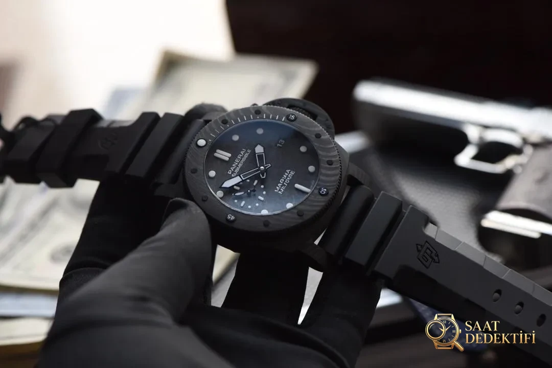 VS Factory yeni Panerai Submersible serisi PAM979 karbon fiber replika saat incelemesi - Bilekte Duruş ve Kasa Orantısı