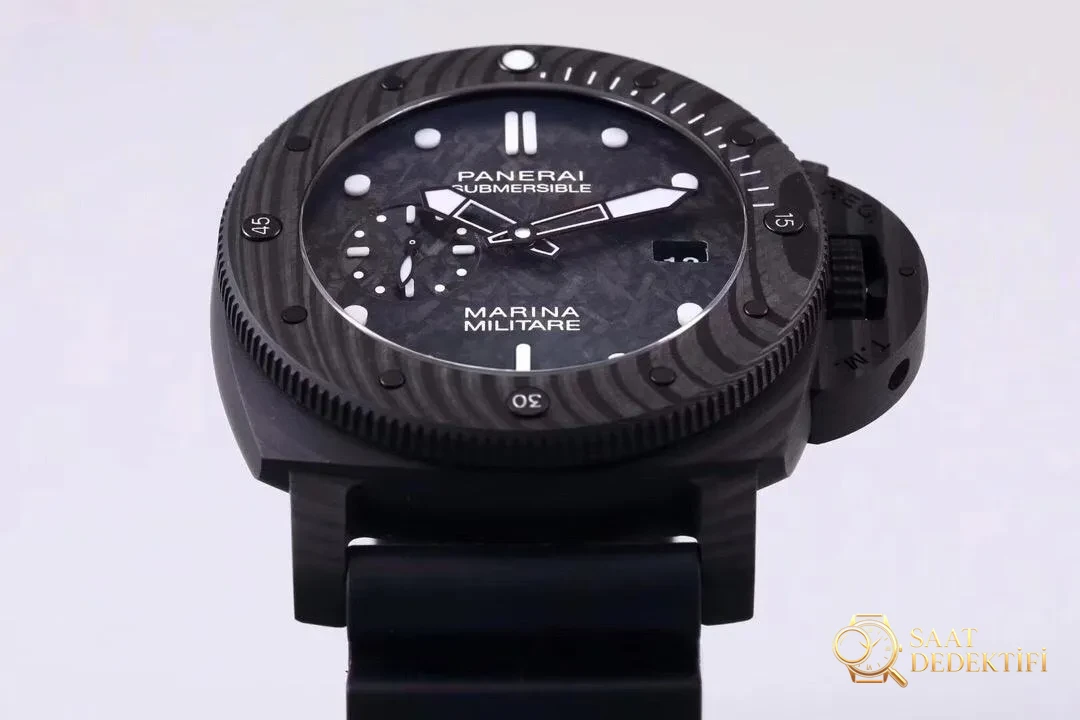 VS Factory yeni Panerai Submersible serisi PAM979 karbon fiber replika saat incelemesi - Fosfor ve Super-LumiNova Gece Görünümü