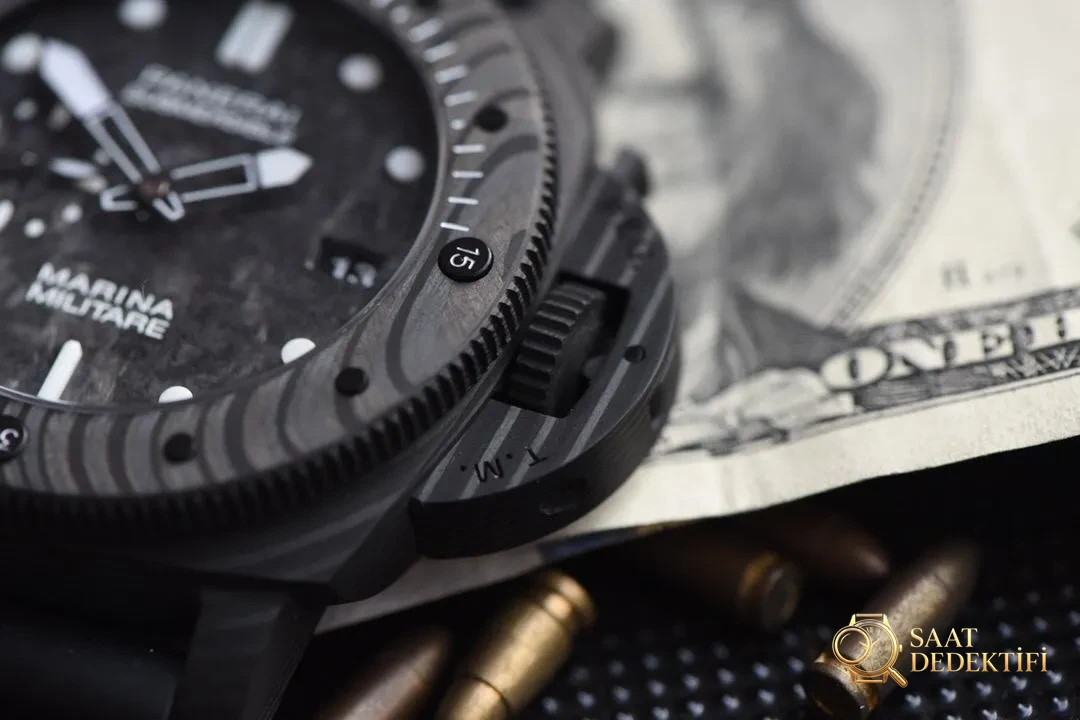 VS Factory yeni Panerai Submersible serisi PAM979 karbon fiber replika saat incelemesi - Mekanizma Zemberek ve Balans Detayı