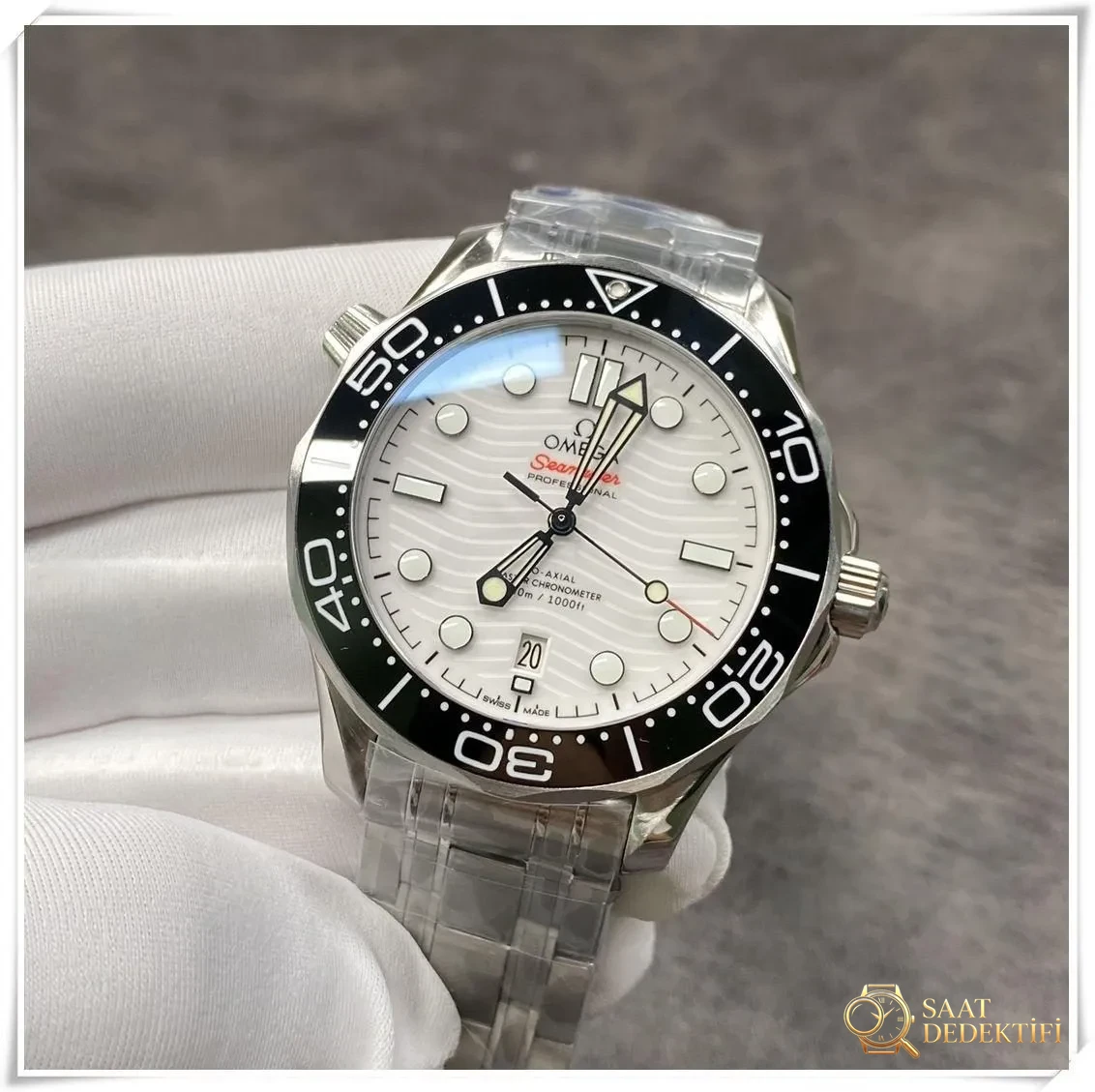 VS Factory yeni Seamaster 300m panda renkli beyaz dalgalı seramik kadranlı saati nereden almak daha güvenilir? - Arka Kapak ve Mekanizma Detayı