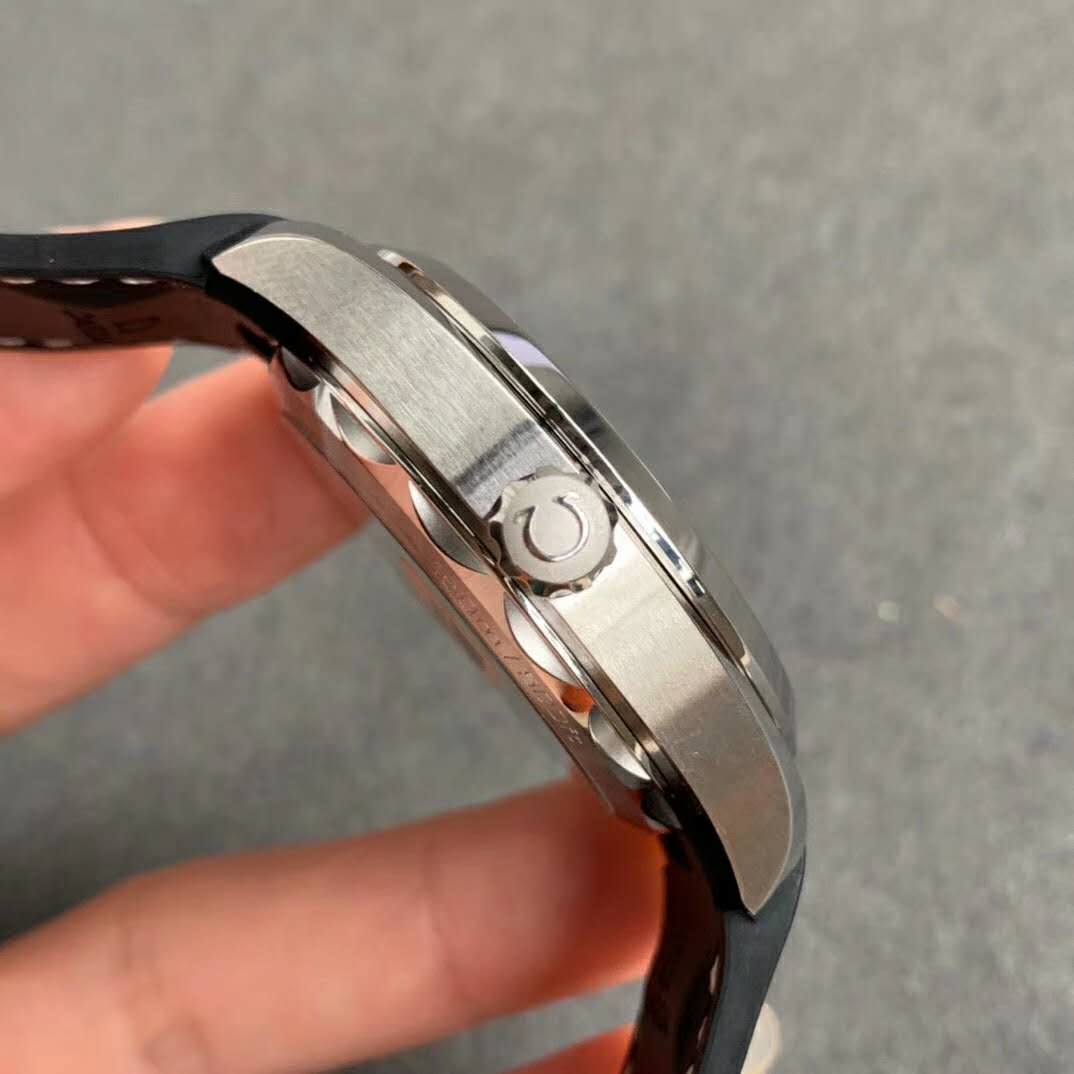 VS Factory Yeni Yeşil Kadranlı Seamaster Aqua Terra 150m'yi Yayınladı — 4. fotoğraf