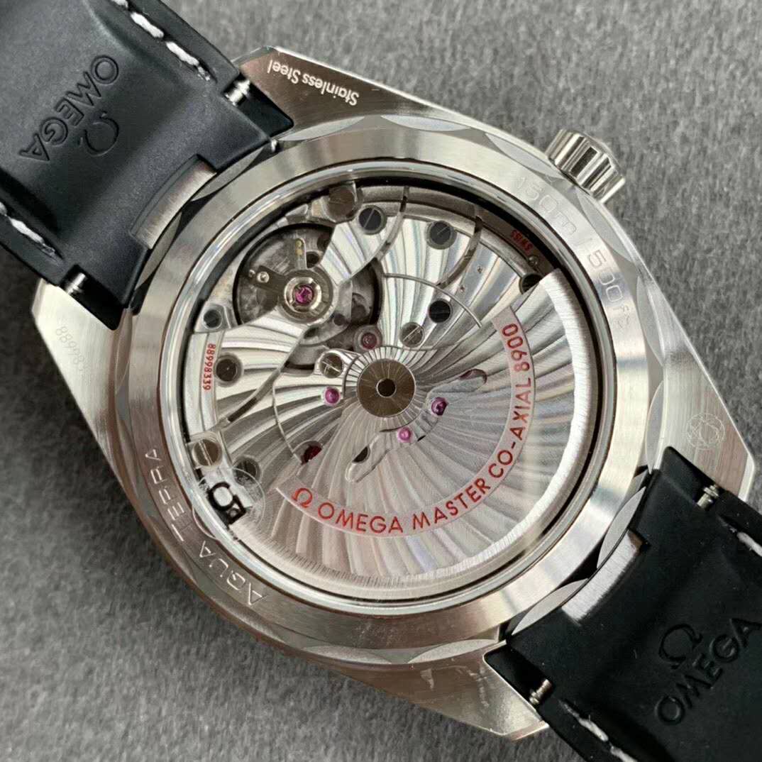 VS Factory Yeni Yeşil Kadranlı Seamaster Aqua Terra 150m'yi Yayınladı — 8. fotoğraf