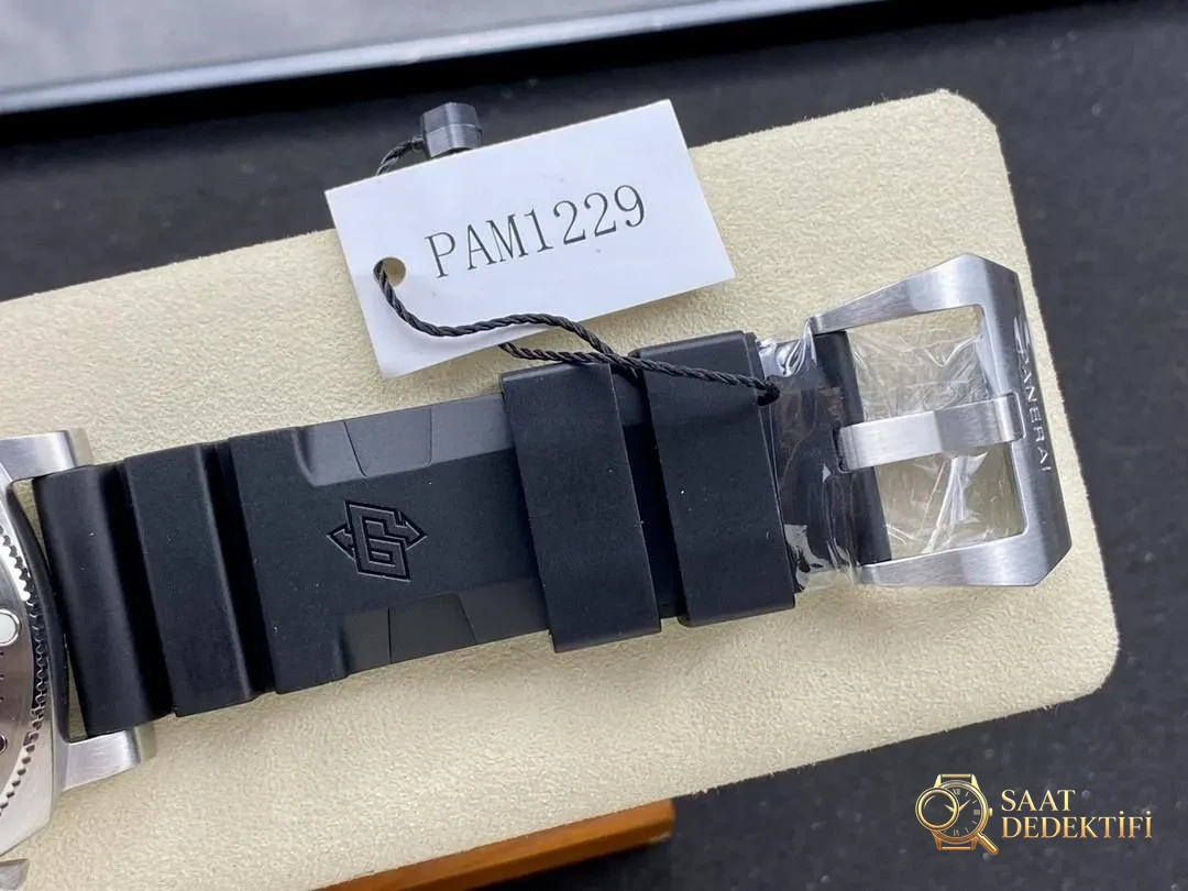 VS Factory(SBF)Panerai Submersible 1229 P900 mekanizmalı: gerçeğe benzerliği nasıl? - Bilekte Duruş ve Kasa Orantısı