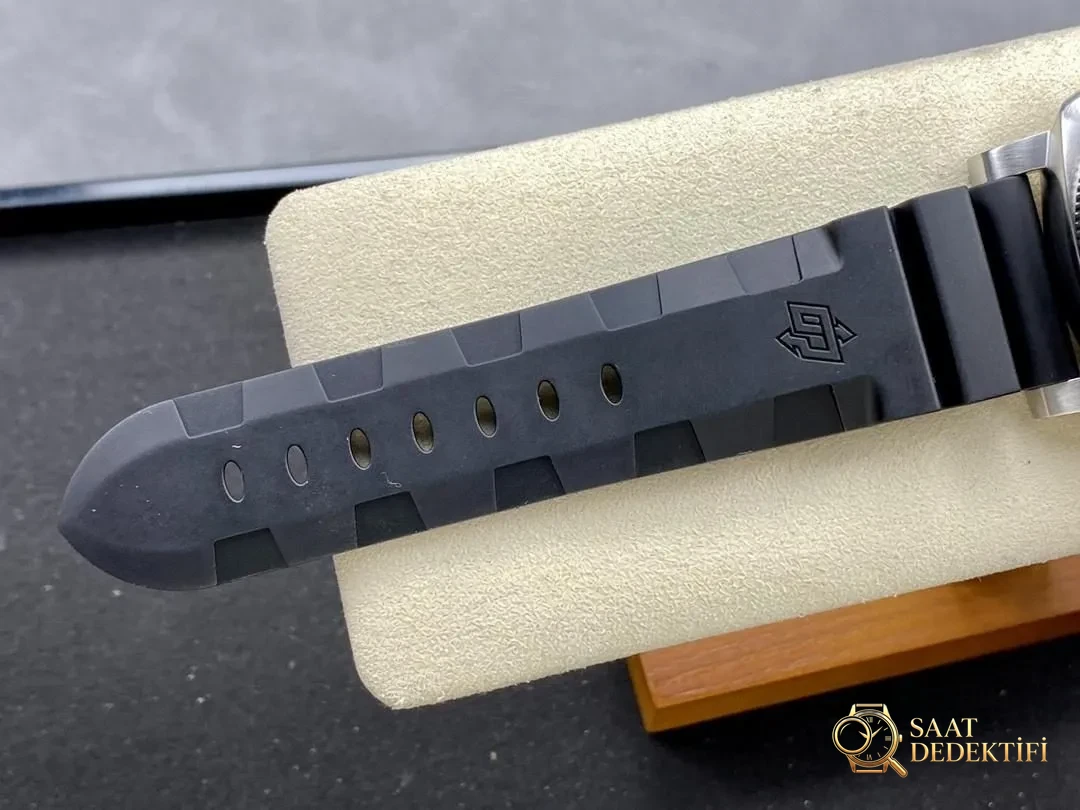 VS Factory(SBF)Panerai Submersible 1229 P900 mekanizmalı: gerçeğe benzerliği nasıl? - Fosfor ve Super-LumiNova Gece Görünümü