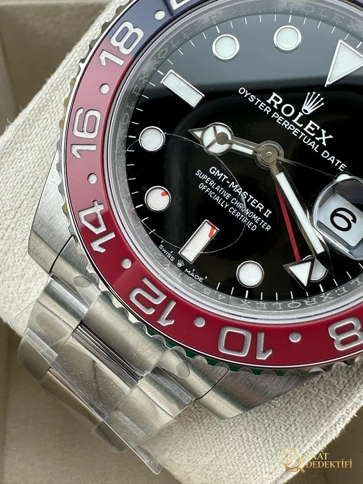 VS GMT cola bezel görücüye çıkıyor! Dandong 3285 mekanizmasını taşıyan bu model, her detayı üstün işçilikle işlenerek piyasadaki tüm versiyonları açık ara geride bırakıyor; replika saatlerin zirvesi unvanını sonuna kadar hak ediyor! - Kadran Detayı ve Bezel İşçiliği