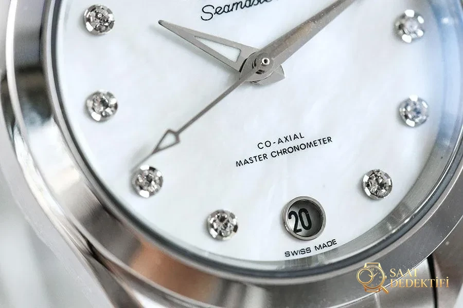 VS Omega Seamaster 150 metre inci beyazı sedef replika saat - 34 mm - Arka Kapak ve Mekanizma Detayı
