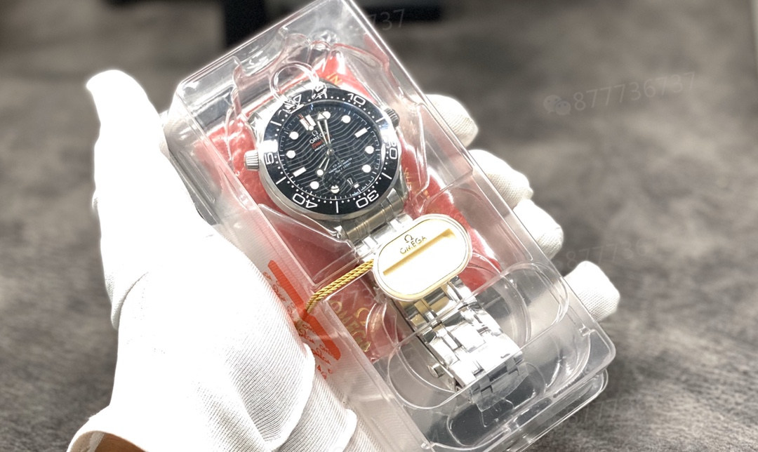 VS Omega Seamaster 300 küçük fabrika ürünlerinden nasıl ayırt edilir? — 1. fotoğraf