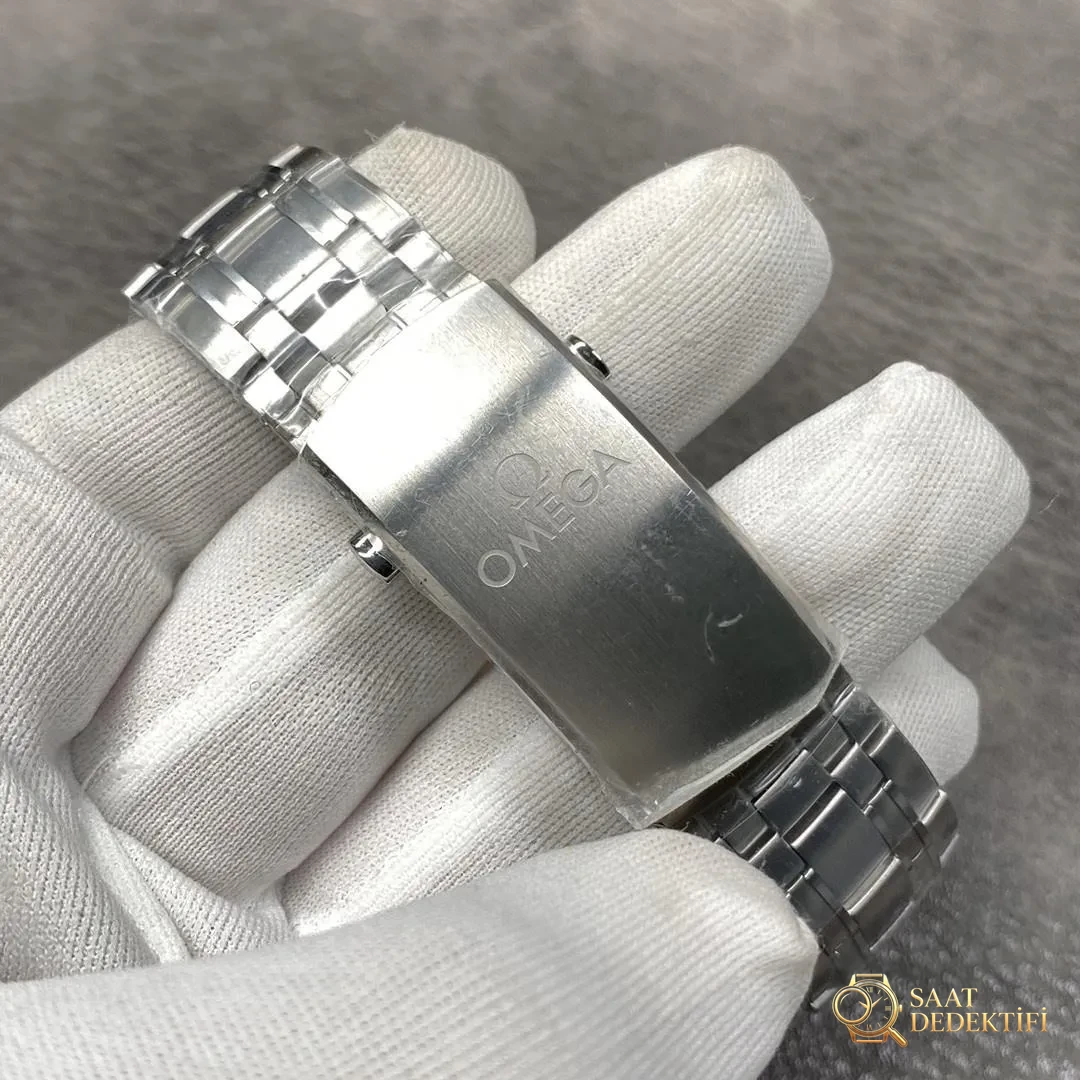 VS Omega Seamaster 300 küçük fabrika ürünlerinden nasıl ayırt edilir? - Mekanizma Zemberek ve Balans Detayı