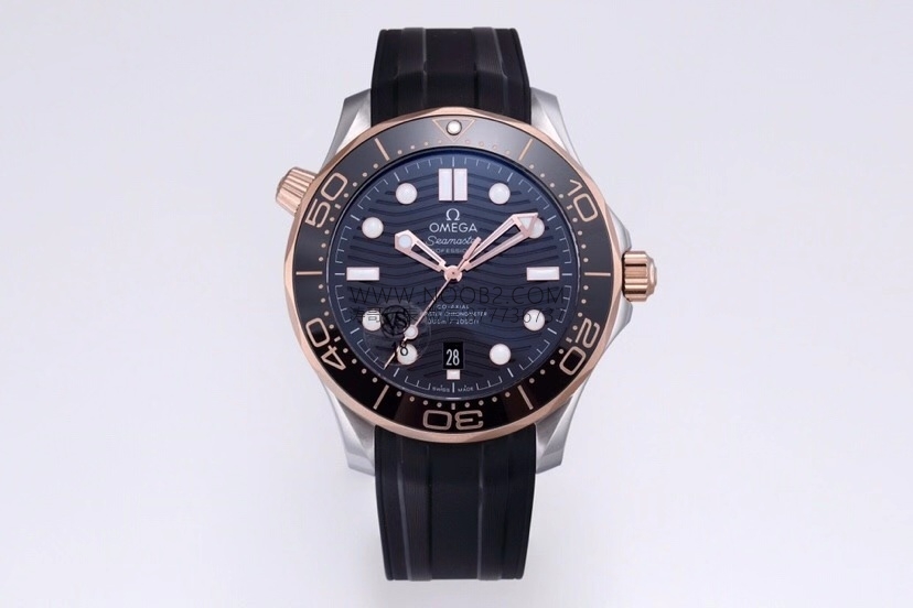 VS Omega yeni Seamaster 300 çift ton rose gold 8800 mekanizmalı replika saat incelemesi — 8. fotoğraf