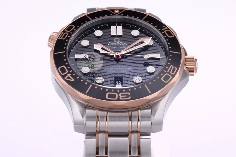 VS Omega yeni Seamaster 300 çift ton rose gold 8800 mekanizmalı replika saat incelemesi — 11. fotoğraf