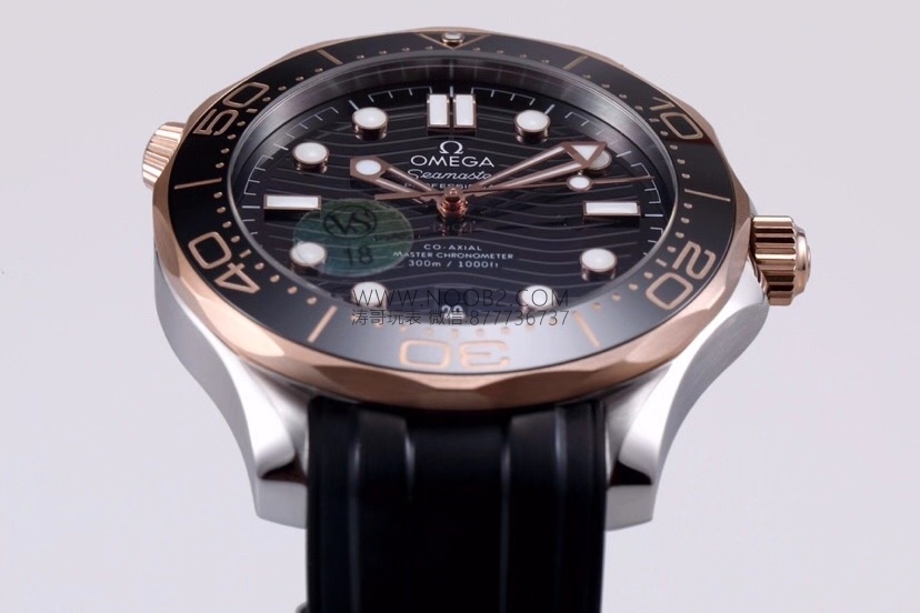 VS Omega yeni Seamaster 300 çift ton rose gold 8800 mekanizmalı replika saat incelemesi — 13. fotoğraf