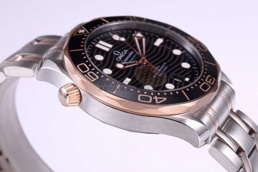 VS Omega yeni Seamaster 300 çift ton rose gold 8800 mekanizmalı replika saat incelemesi — 15. fotoğraf