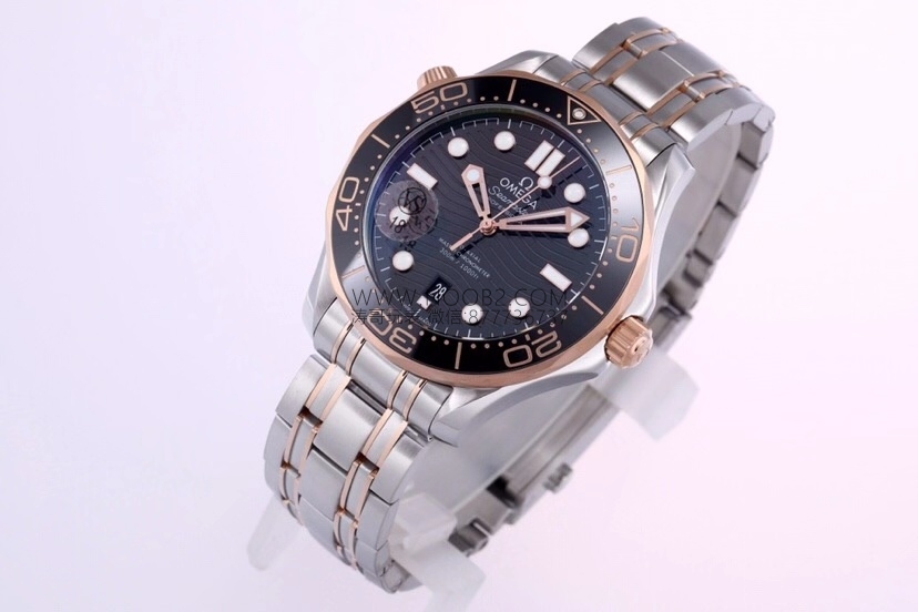 VS Omega yeni Seamaster 300 çift ton rose gold 8800 mekanizmalı replika saat incelemesi — 22. fotoğraf